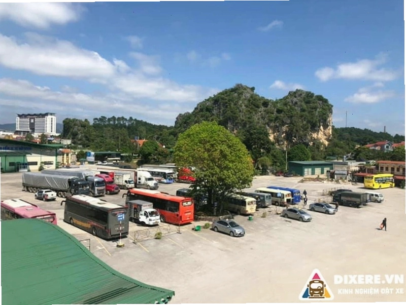 Bến xe phía Bắc thành phố Lạng Sơn đông đúc vào giờ cao điểm