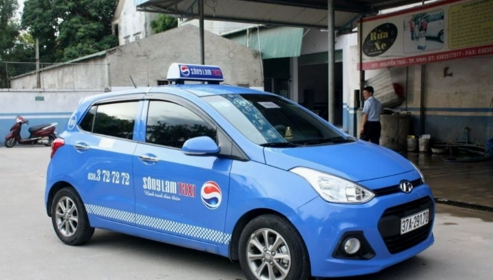 Mang cái tên Sông Lam, hãng taxi này đã khéo léo tạo dựng hình ảnh gần gũi và thân thuộc với người dân địa phương