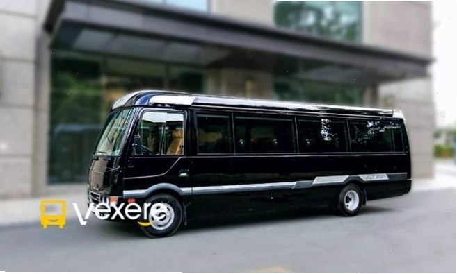 Nhân viên nhà xe Tâm Bảo Anh hỗ trợ hành khách