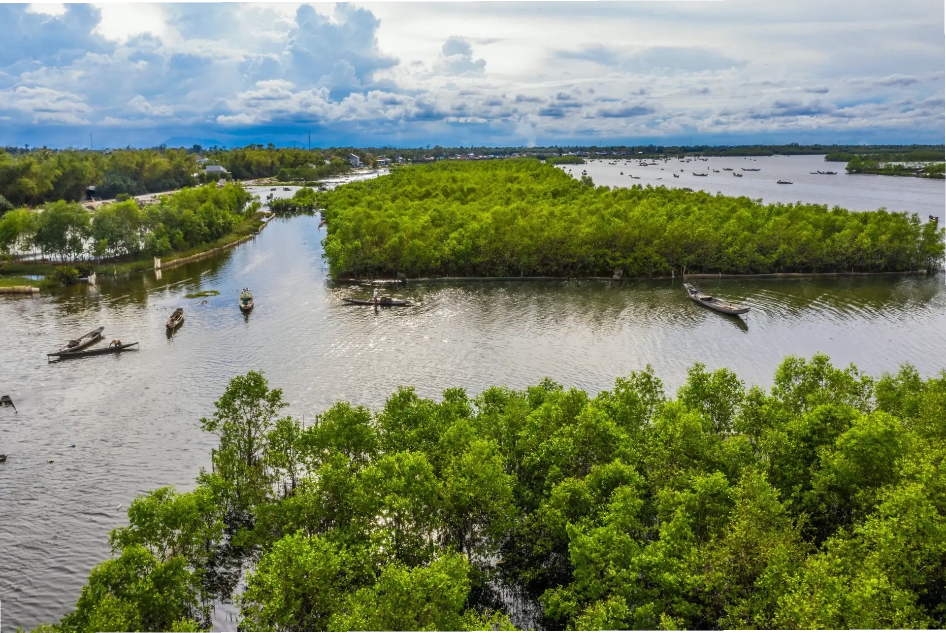 Vẻ đẹp thanh bình của Phá Tam Giang nhìn từ trên cao