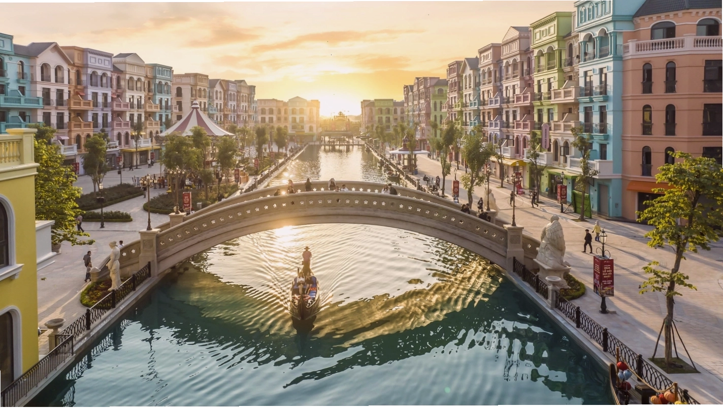 Xe buýt di chuyển tới Mega Grand World Ocean City