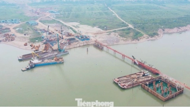 Xe buýt số 33 Hà Nội dừng tại trạm