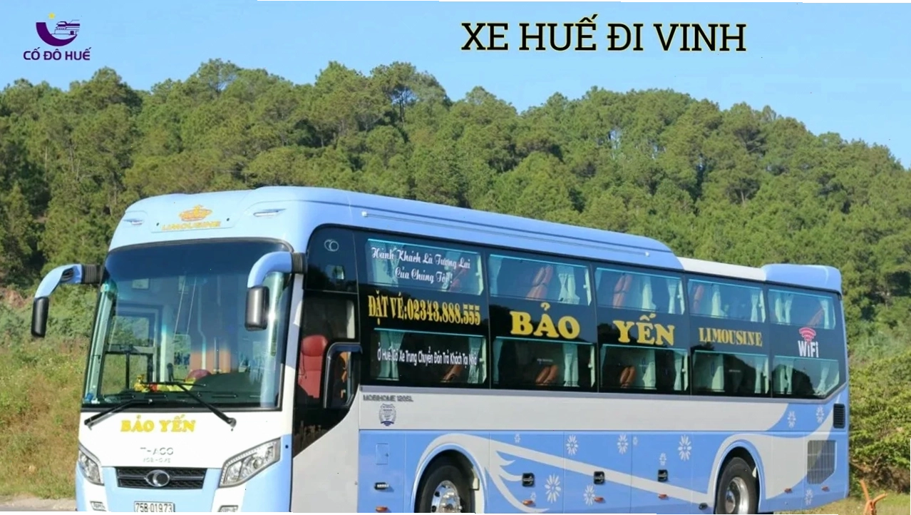 Xe khách Dưỡng Huế di chuyển trên đường cao tốc