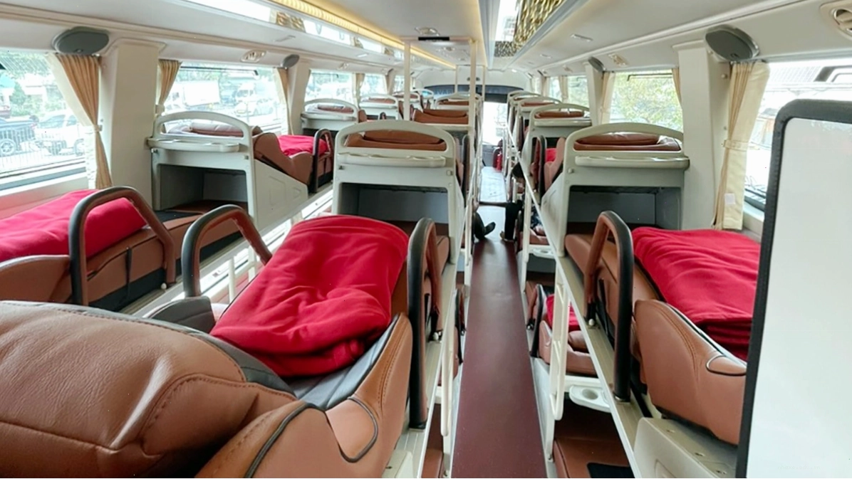 Xe Sao Việt đang di chuyển trên đường cao tốc